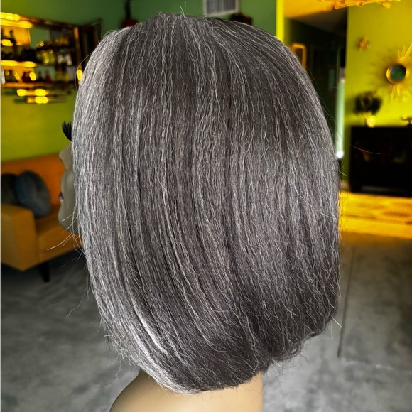 Gray wig - Picture 3 of 9